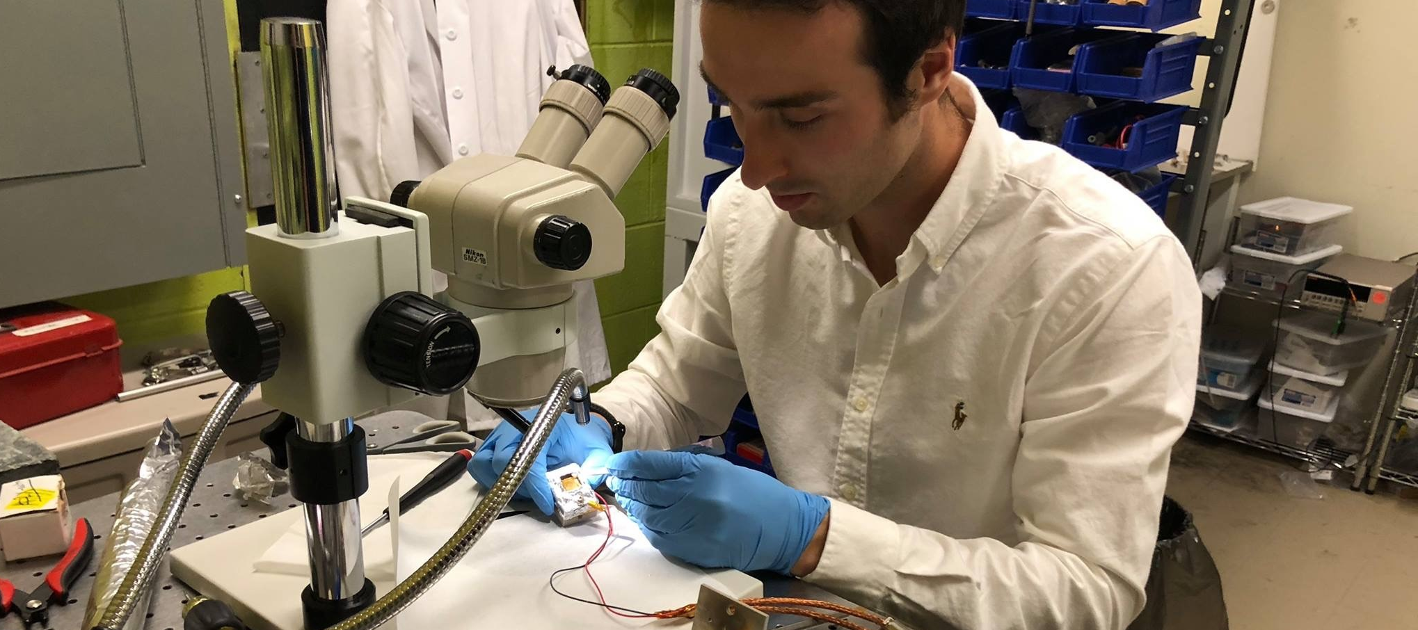 García Urbieta working in the laboratory